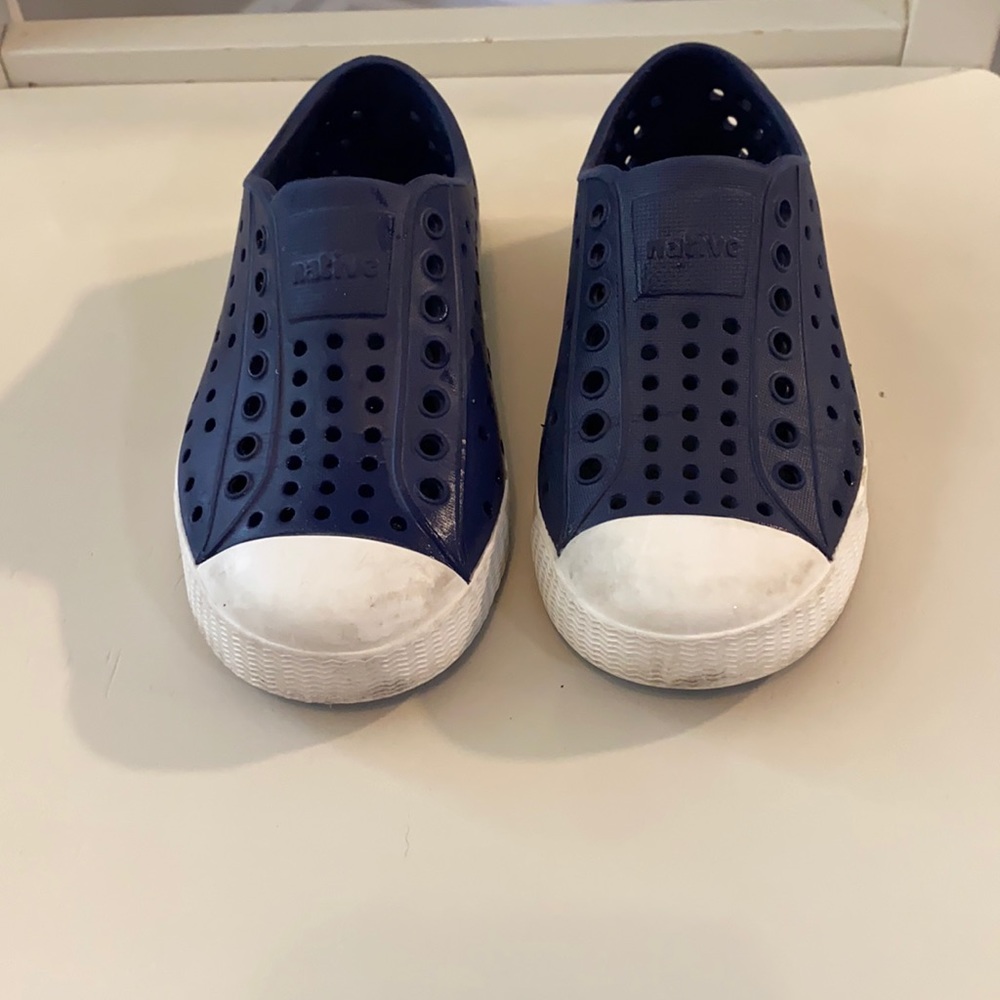 Native Shoes Size 9